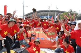 Tràn ngập sắc đỏ tiếp sức cho U20 Việt Nam